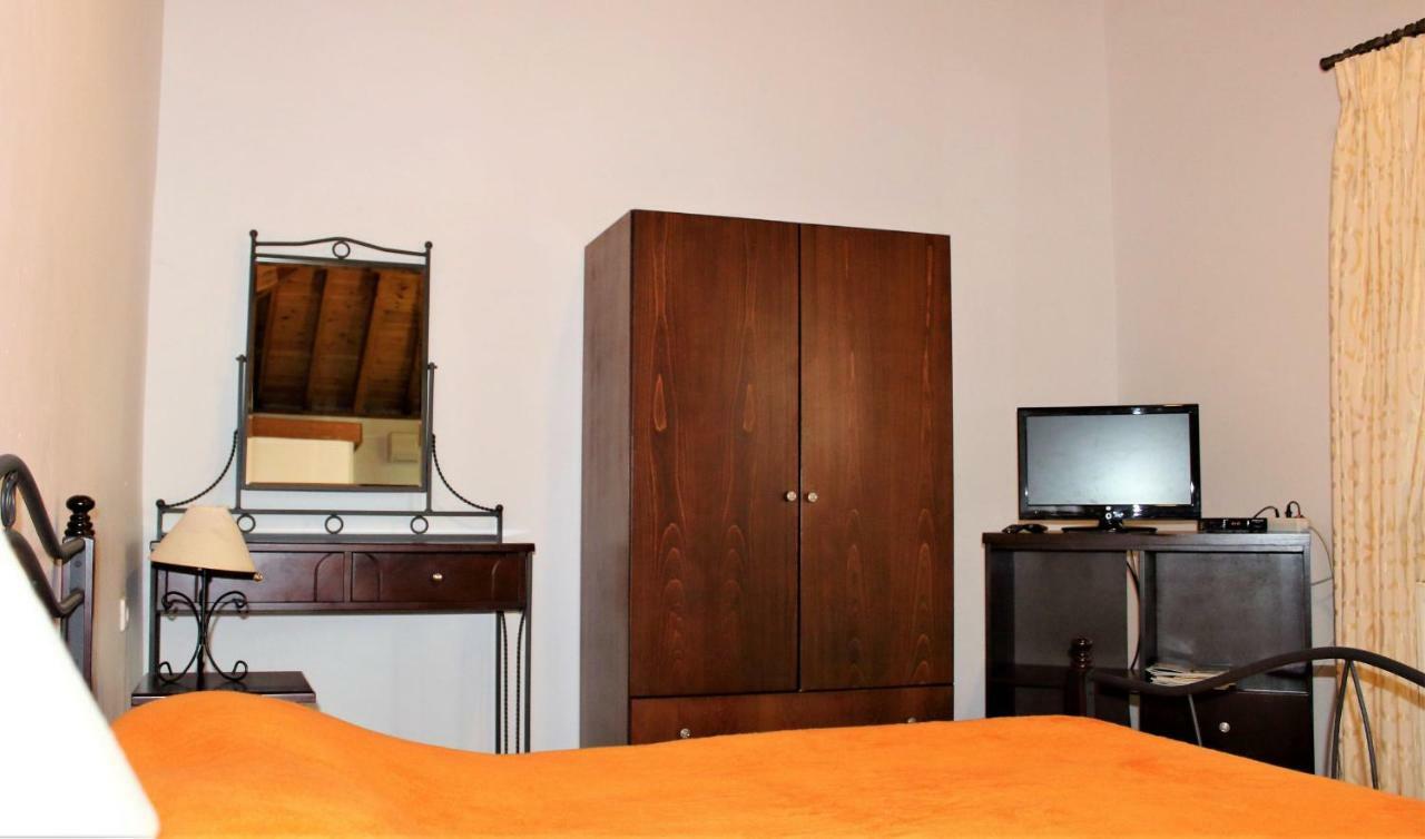 Nadia Apartments Митимна Экстерьер фото